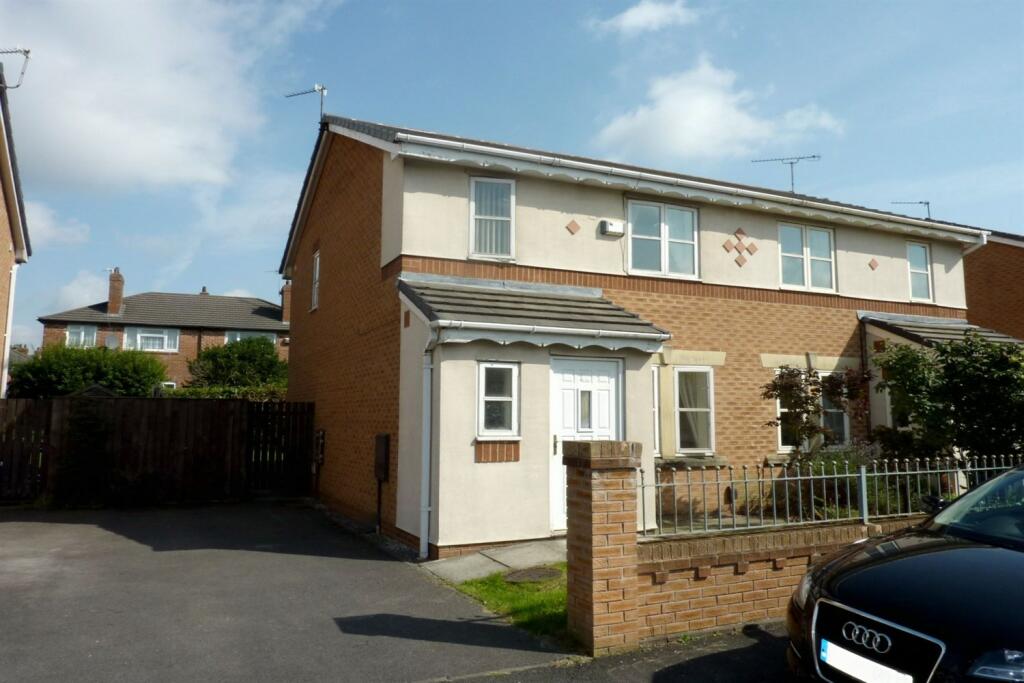 3 bedroom semi-detached house for rent in Hasper Avenue, Withington, M20