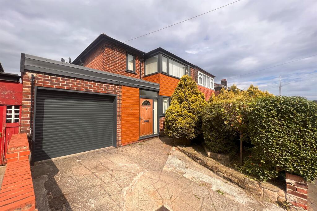 Main image of property: Queensway, Manchester
