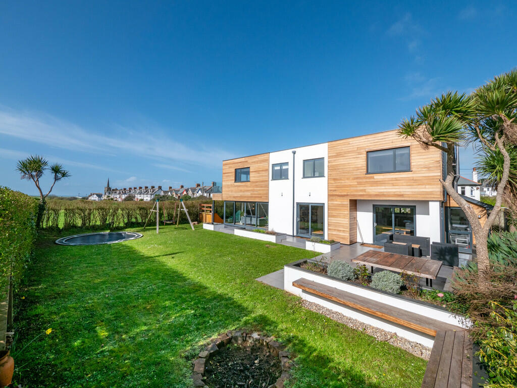 4 bedroom detached house for sale in Flexbury Park Road, Bude, EX23