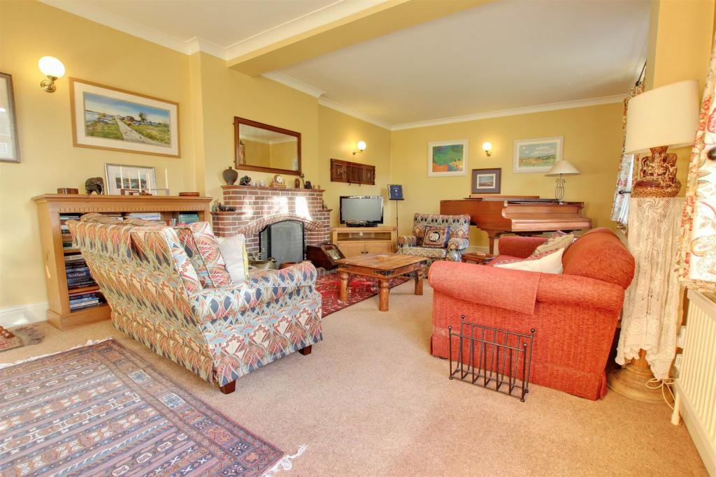 4 bedroom detached house for sale in Front Street, Lockington