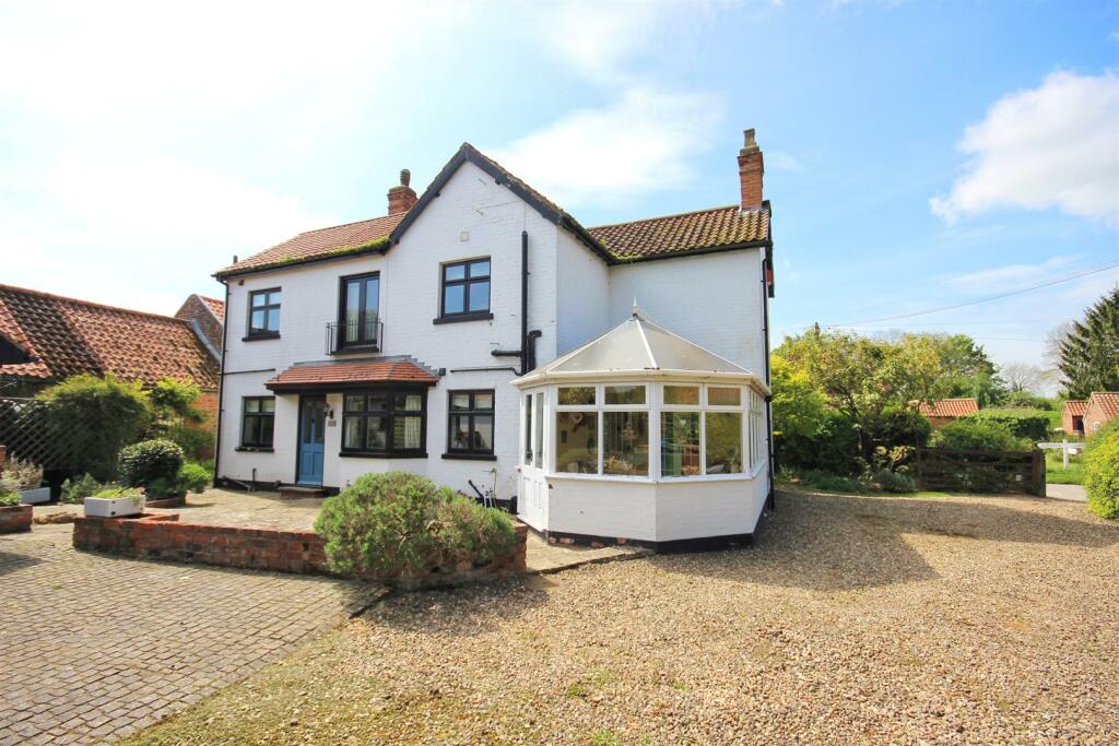 4 bedroom detached house for sale in Front Street, Lockington