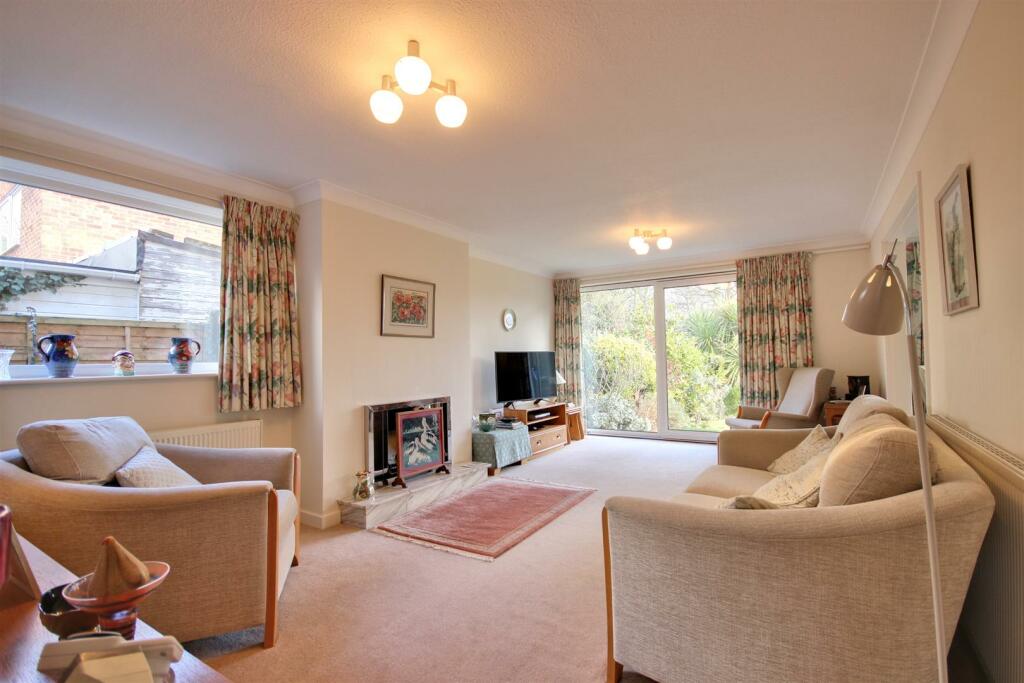 4 bedroom detached house for sale in Middlehowe Green, Walkington