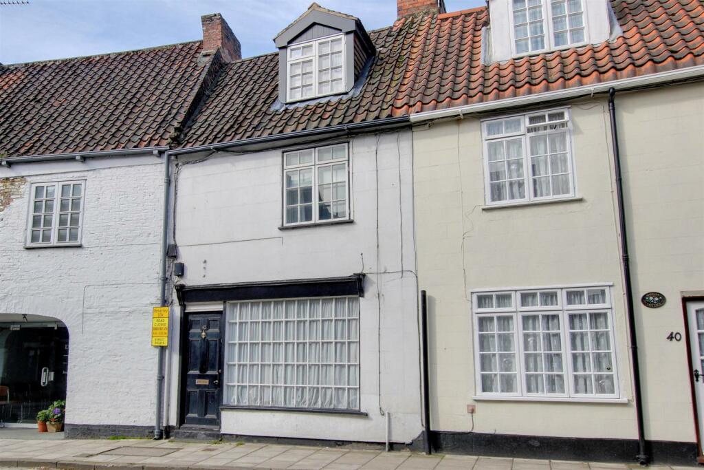 2 bedroom terraced house for sale in Eastgate, Beverley, HU17