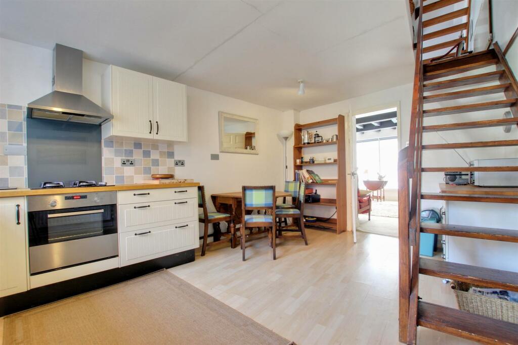 2 bedroom terraced house for sale in Eastgate, Beverley, HU17