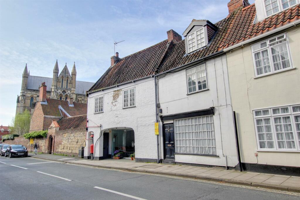 2 bedroom terraced house for sale in Eastgate, Beverley, HU17