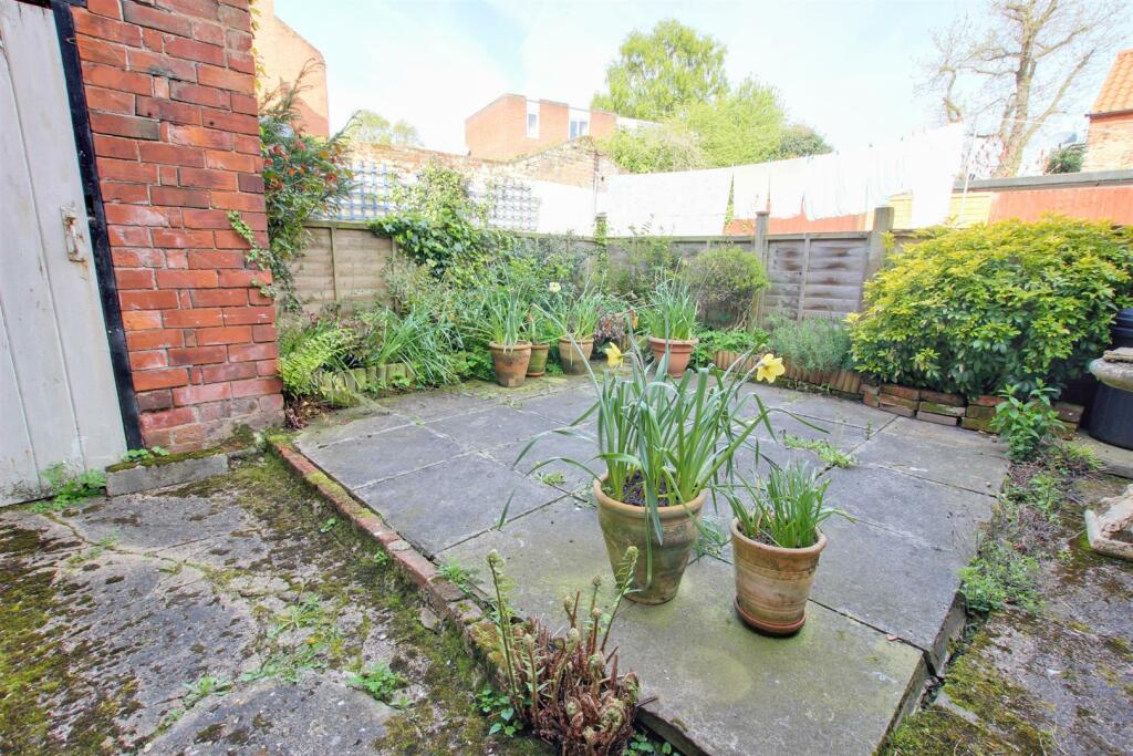 2 bedroom terraced house for sale in Eastgate, Beverley, HU17