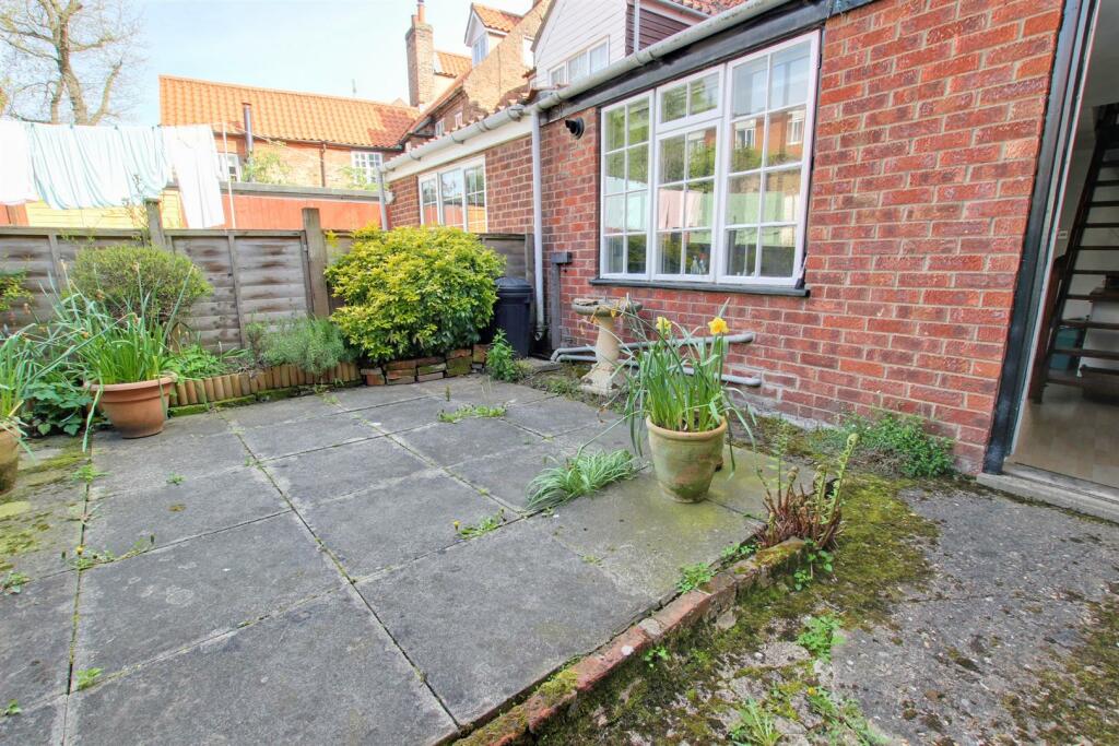 2 bedroom terraced house for sale in Eastgate, Beverley, HU17