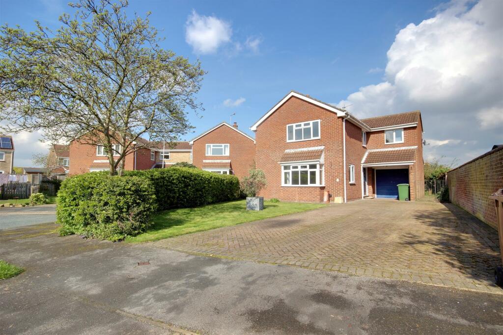 4 bedroom detached house for sale in Rokeby Close, Beverley, HU17