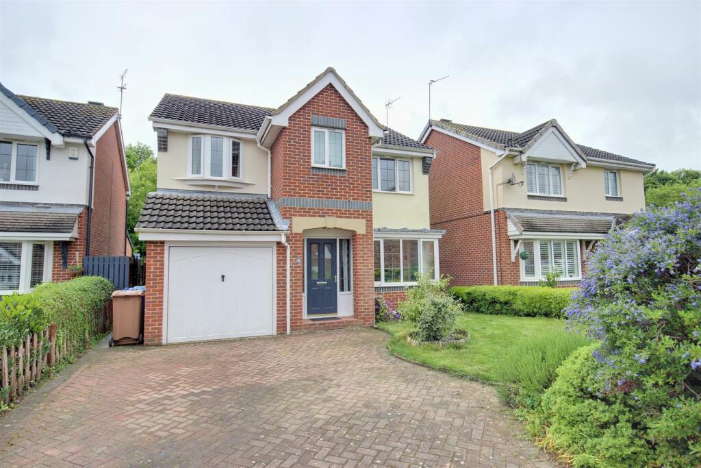 4 bedroom detached house for sale in Rowan Avenue, Beverley, HU17