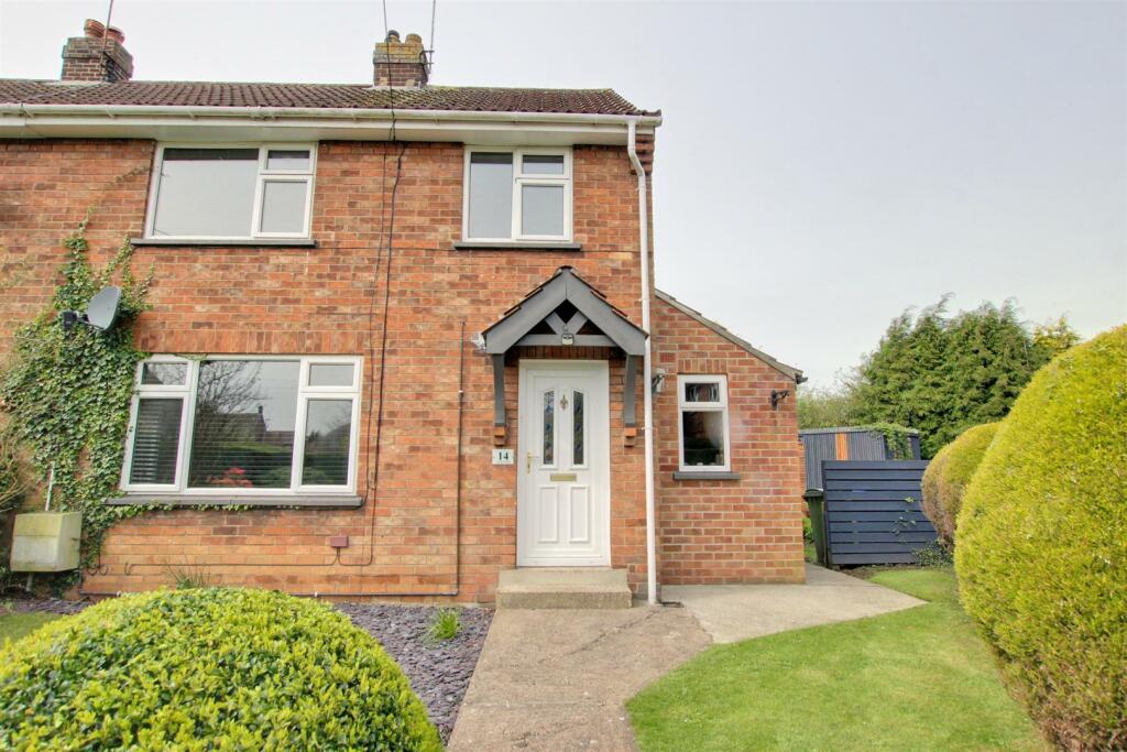 3 bedroom semidetached house for sale in Autherd Garth, Walkington