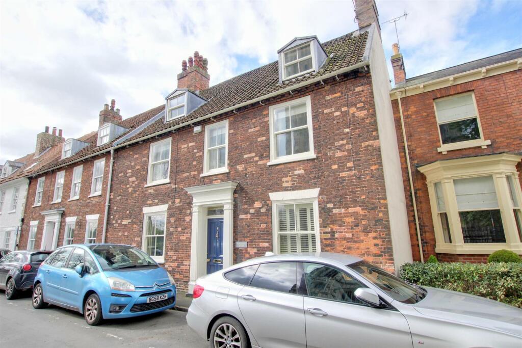 4 bedroom terraced house for sale in St. John Street, Beverley, HU17