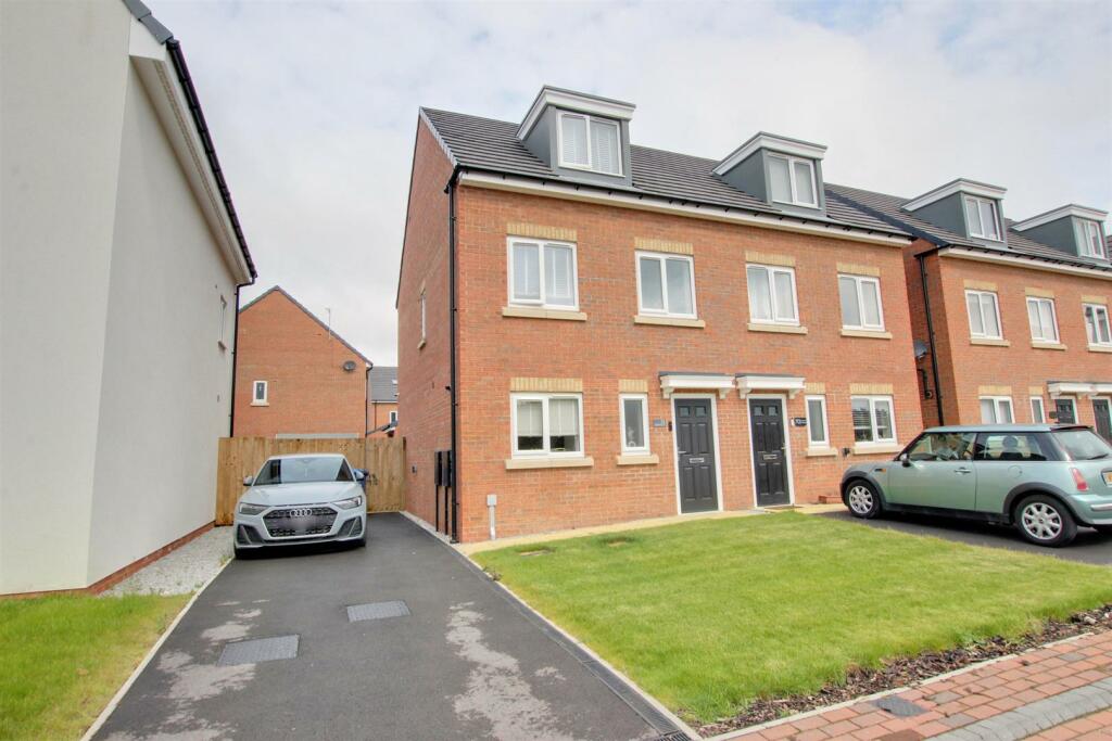 3 bedroom semidetached house for sale in Harthill Avenue, Leconfield, HU17