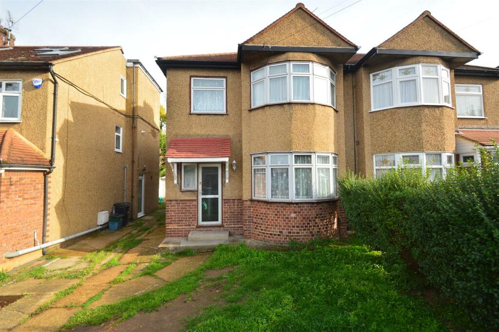 3 bedroom semidetached house for sale in Torquay Gardens, Redbridge