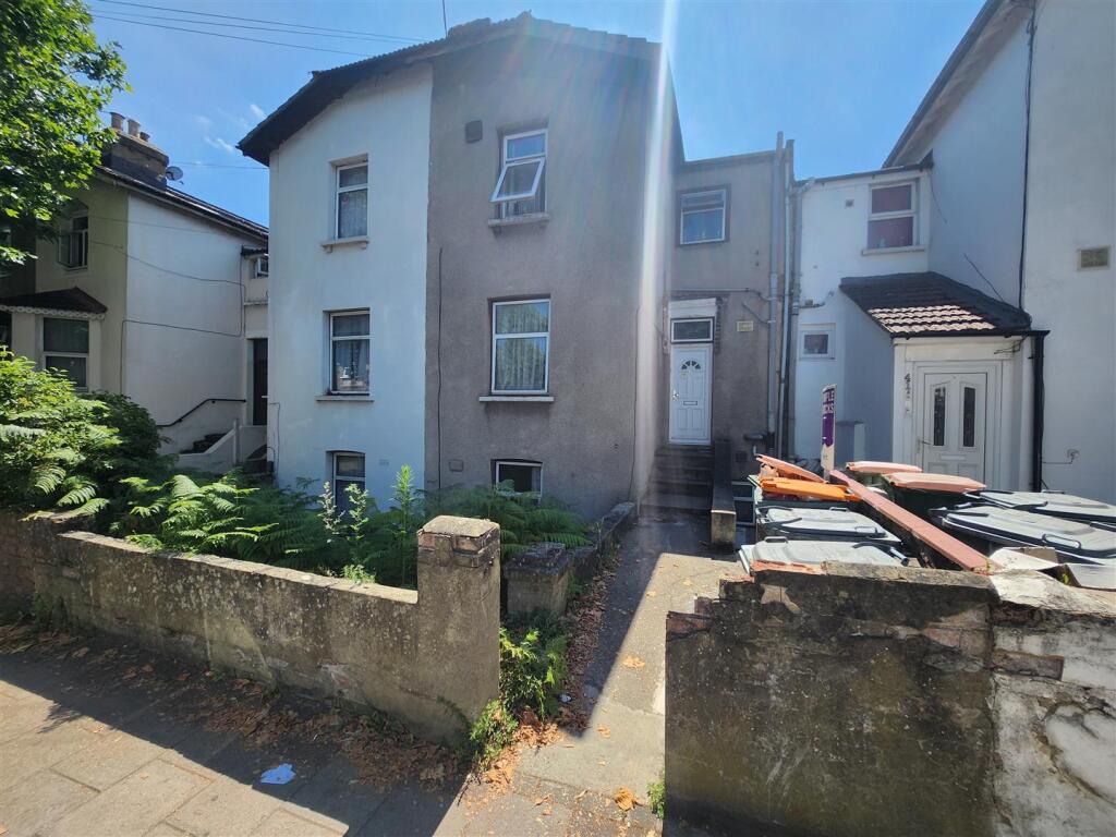 Main image of property: Harold Road, London! 2x2 Bedroom Maisonettes!