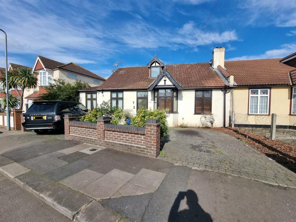 5 bedroom house for sale in Water Lane, Ilford, IG3