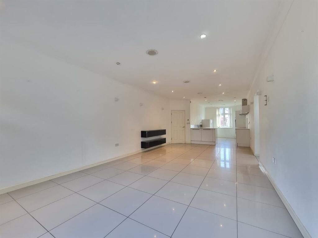 5 bedroom house for sale in Water Lane, Ilford, IG3