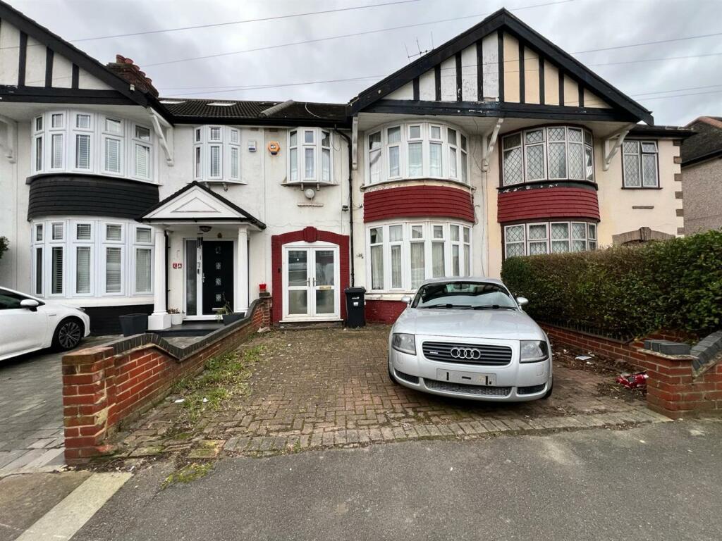 3 bedroom house for sale in Capel Gardens, Ilford, IG3