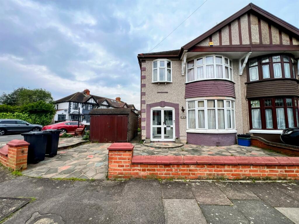 3 bedroom house for sale in Ashburton Avenue, Ilford, IG3