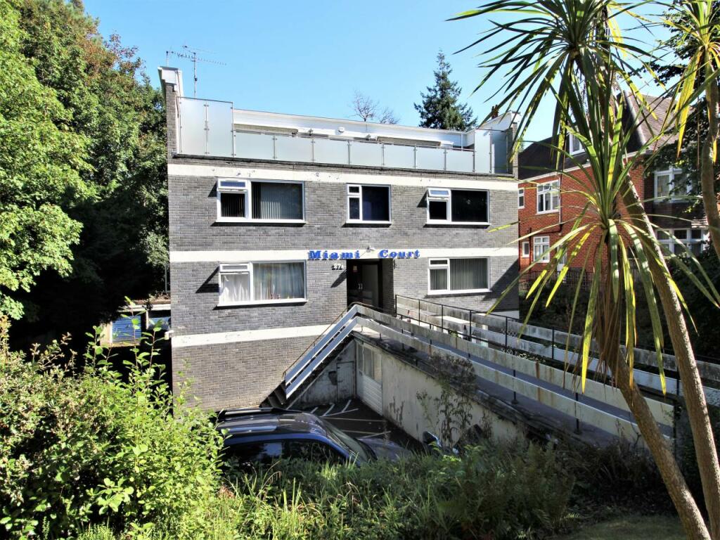 2 bedroom flat for rent in Surrey Road, Westbourne, Bournemouth, BH4