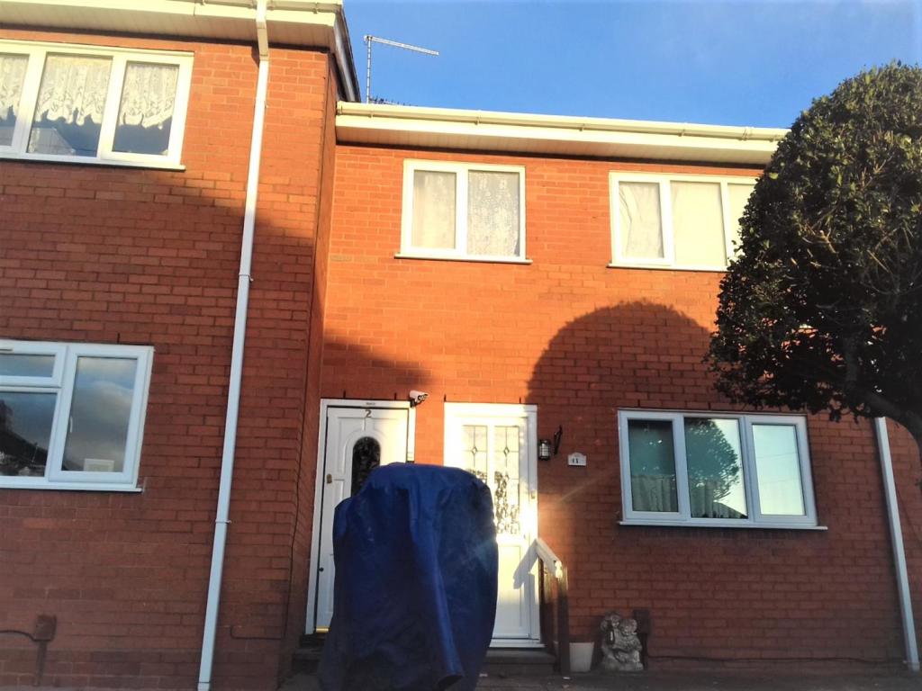 2 bedroom flat for sale in Wall Well Lane, Halesowen, B63