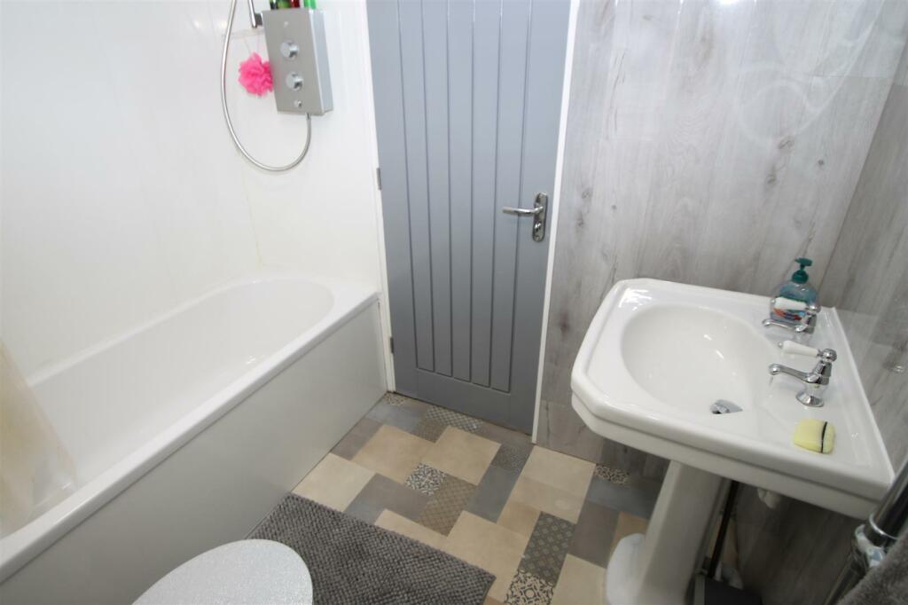 4 bedroom semidetached house for sale in Lutley Mill Road, Halesowen, B63