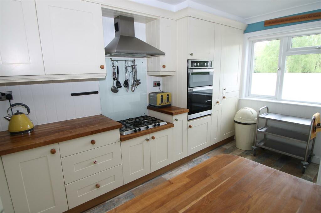 4 bedroom semidetached house for sale in Lutley Mill Road, Halesowen, B63