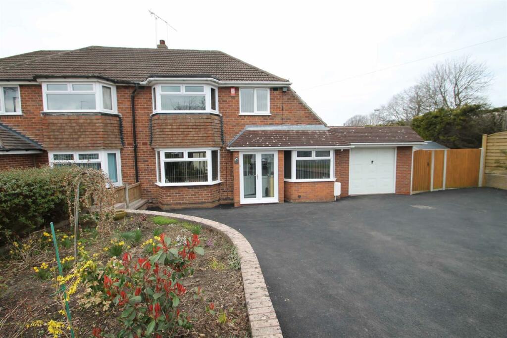 4 bedroom semidetached house for sale in Bassnage Road, Halesowen, B63