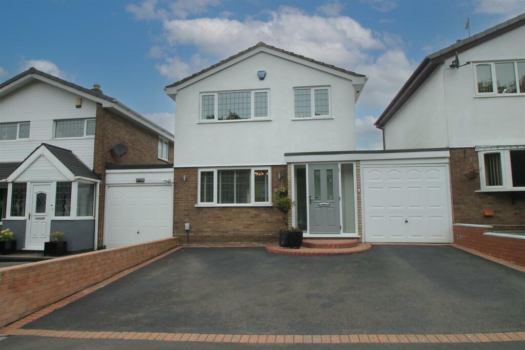3 bedroom detached house for sale in Oakham Road, Oakham, Oldbury, B69