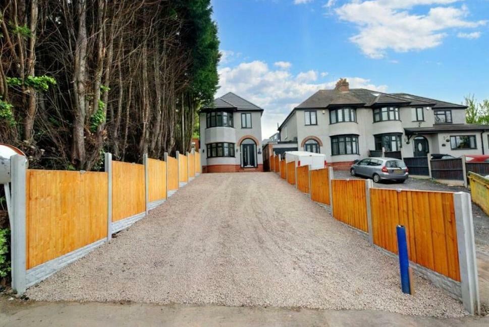 3 bedroom detached house for sale in Barrs Road, Cradley Heath, B64