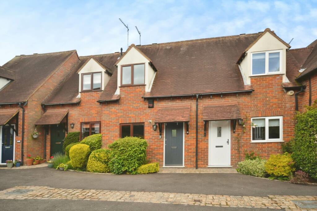 2 bedroom mews property for sale in High Street, Old Amersham HP7