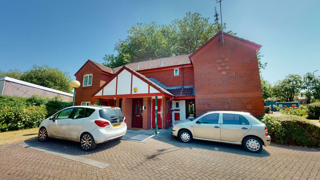 2 bedroom retirement property for sale in The Spinney, Urmston, M41