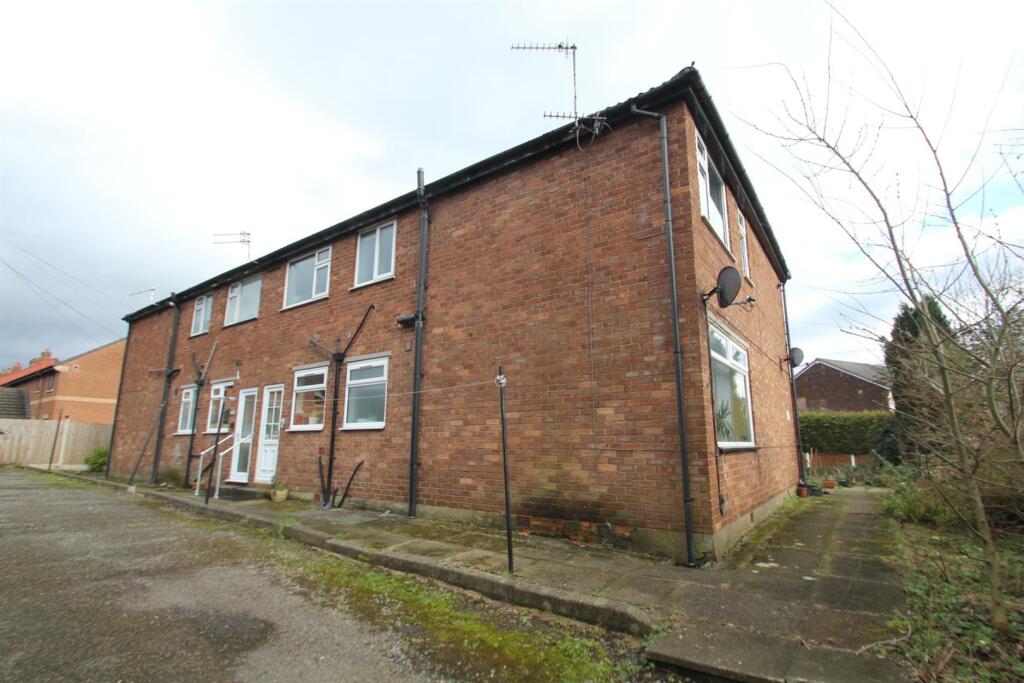 2 bedroom flat for sale in Stretford Road, Urmston, M41