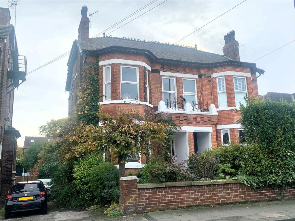 4 bedroom semidetached house for sale in Church Road, Urmston, M41