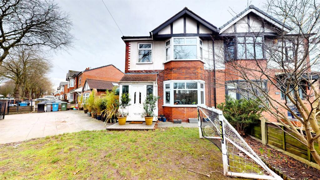 3 bedroom semidetached house for sale in Bowfell Road, Urmston, M41