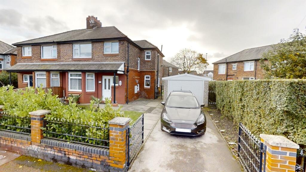 3 bedroom semidetached house for sale in Derbyshire Crescent