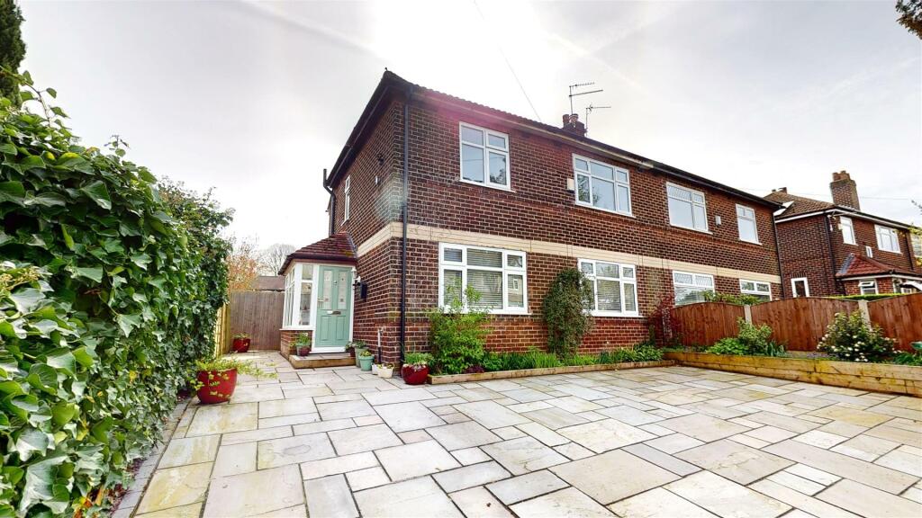 3 bedroom semidetached house for sale in The Grove, Flixton, M41