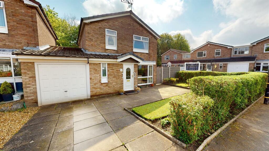 3 bedroom link detached house for sale in Auburn Drive, Urmston, M41