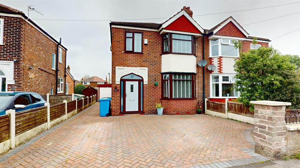 3 bedroom semidetached house for sale in Winster Avenue, Stretford, M32