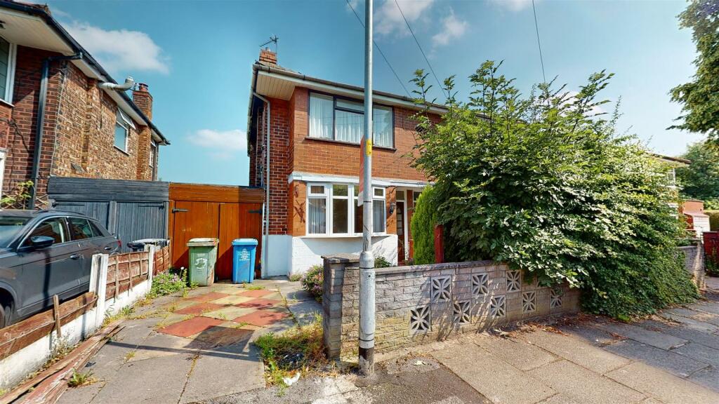 2 bedroom semidetached house for sale in Conway Road, Davyhulme, M41