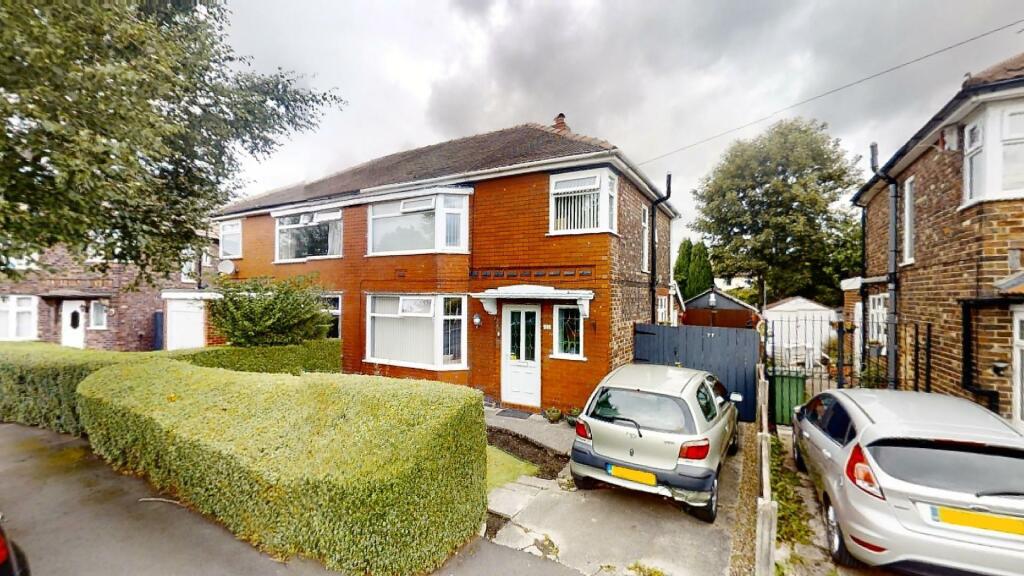 3 bedroom semidetached house for sale in Mount Drive, Urmston, M41