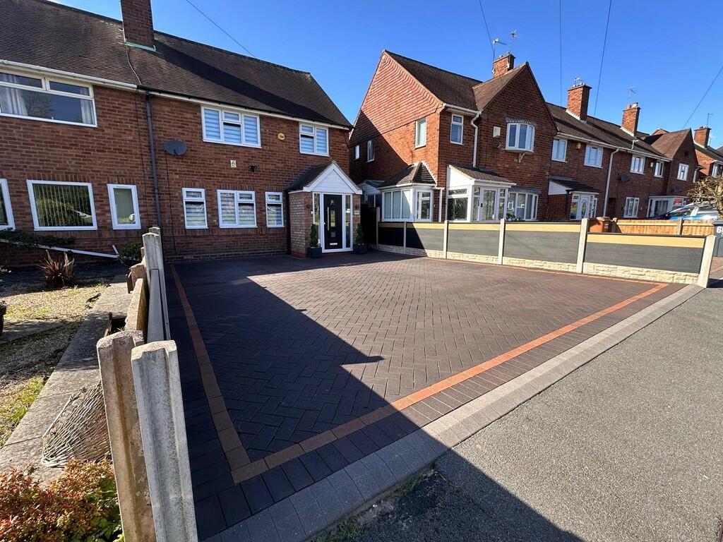 3 bedroom semidetached house for sale in Queslett Road, Great Barr, B43