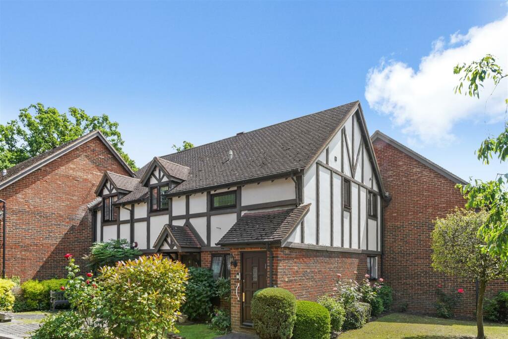 2 bedroom for sale in Priory Field Drive, Edgware, HA8