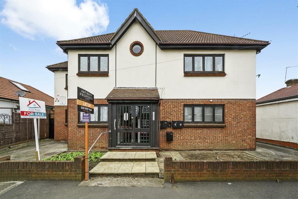 2 bedroom flat for sale in Rugby Avenue, Wembley, HA0