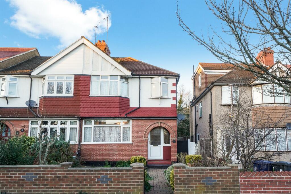 3 bedroom end of terrace house for sale in Whitton Avenue West