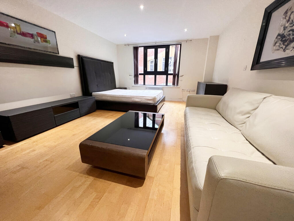 Studio flat for rent in Zenith Building, City Centre, Leicester, LE1