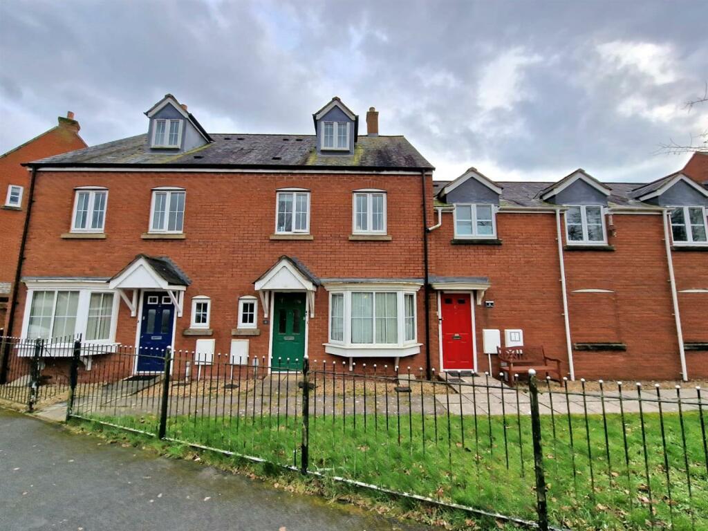 4 bedroom terraced house for sale in Rooks Way, Tiverton, EX16