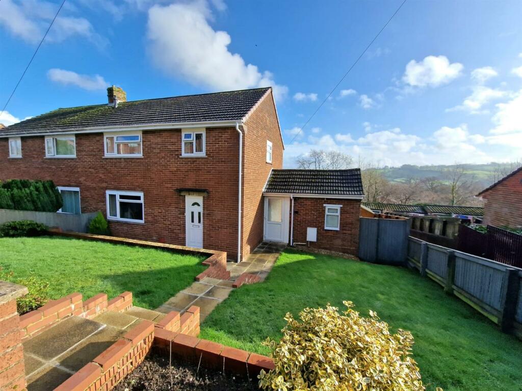 3 bedroom semidetached house for sale in Lower Cotteylands, Tiverton, EX16