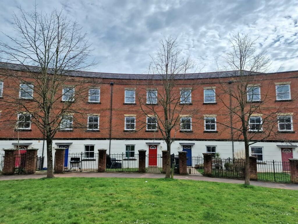 2 bedroom flat for sale in Fairby Close, Tiverton, EX16
