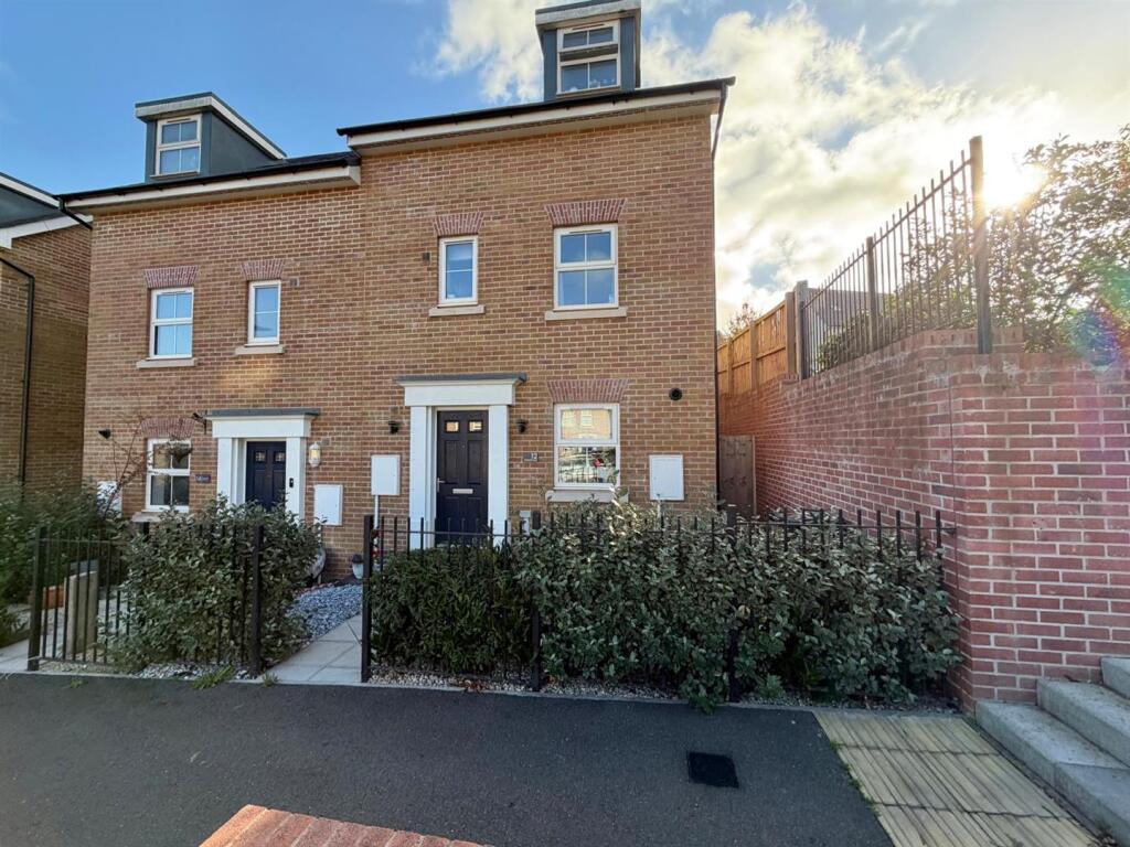4 bedroom semi-detached house