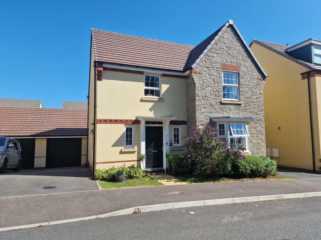 4 bedroom detached house for sale in Exmoor Way, Cullompton, EX15